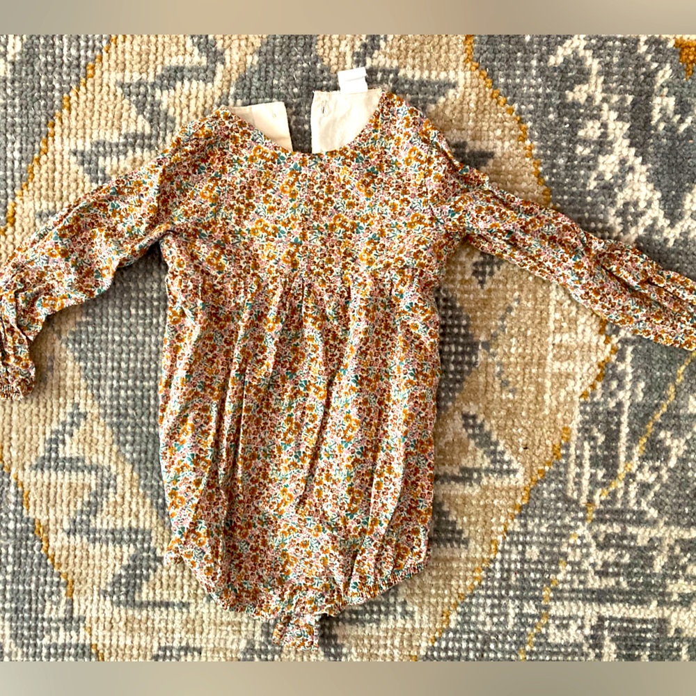 H&M organic floral long sleeve bubble. Excellent Condition. 12-18 months.